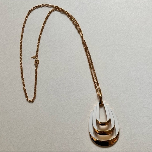 Crown Trifari gold tone enamel long excellent condition - Picture 5 of 11